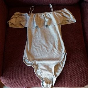 Super cute off shoulder bodysuit XS